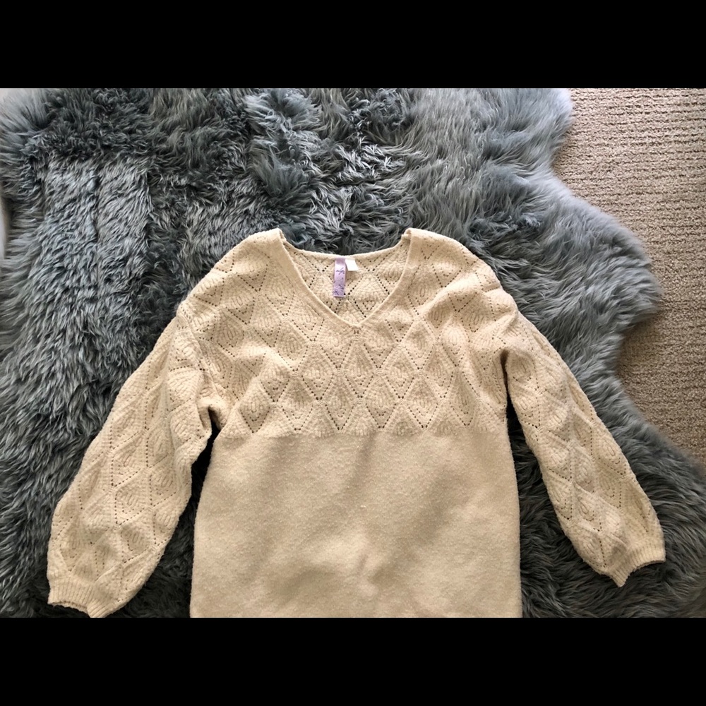 Cream Francescas bubble sleeve v neck sweater